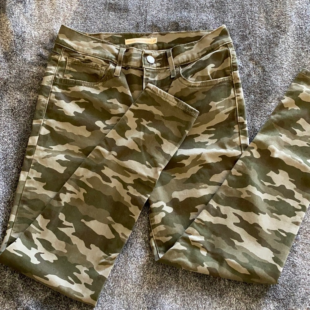 Levi’s 720 Super Skinny Crop Pants